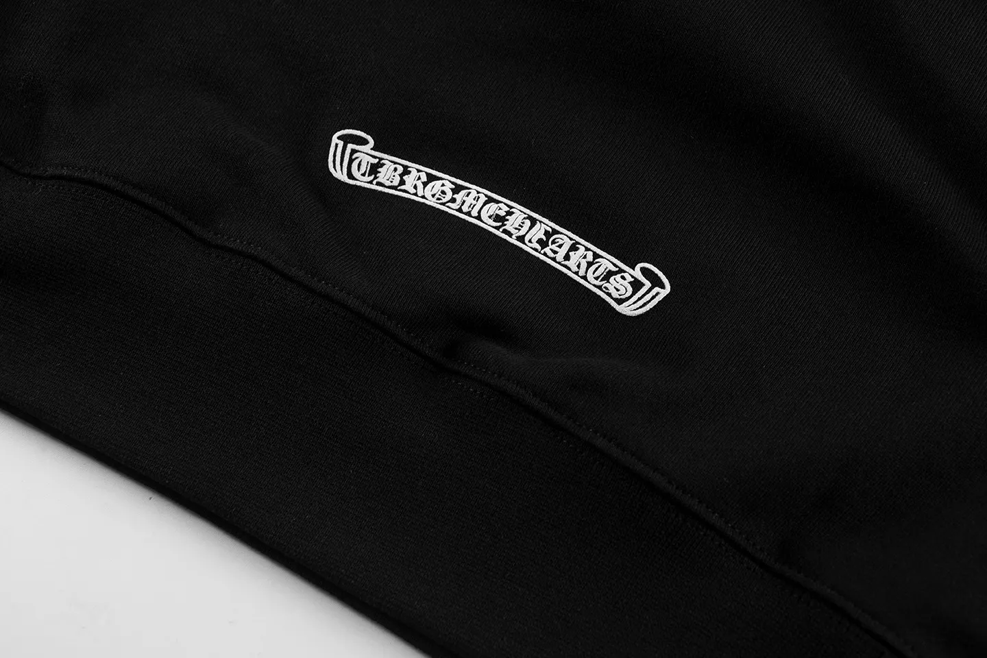 P270 Chrome Hearts Chrome Hearts zipper classic horseshoe print sweatshirt Size: SMLXL Color: Black